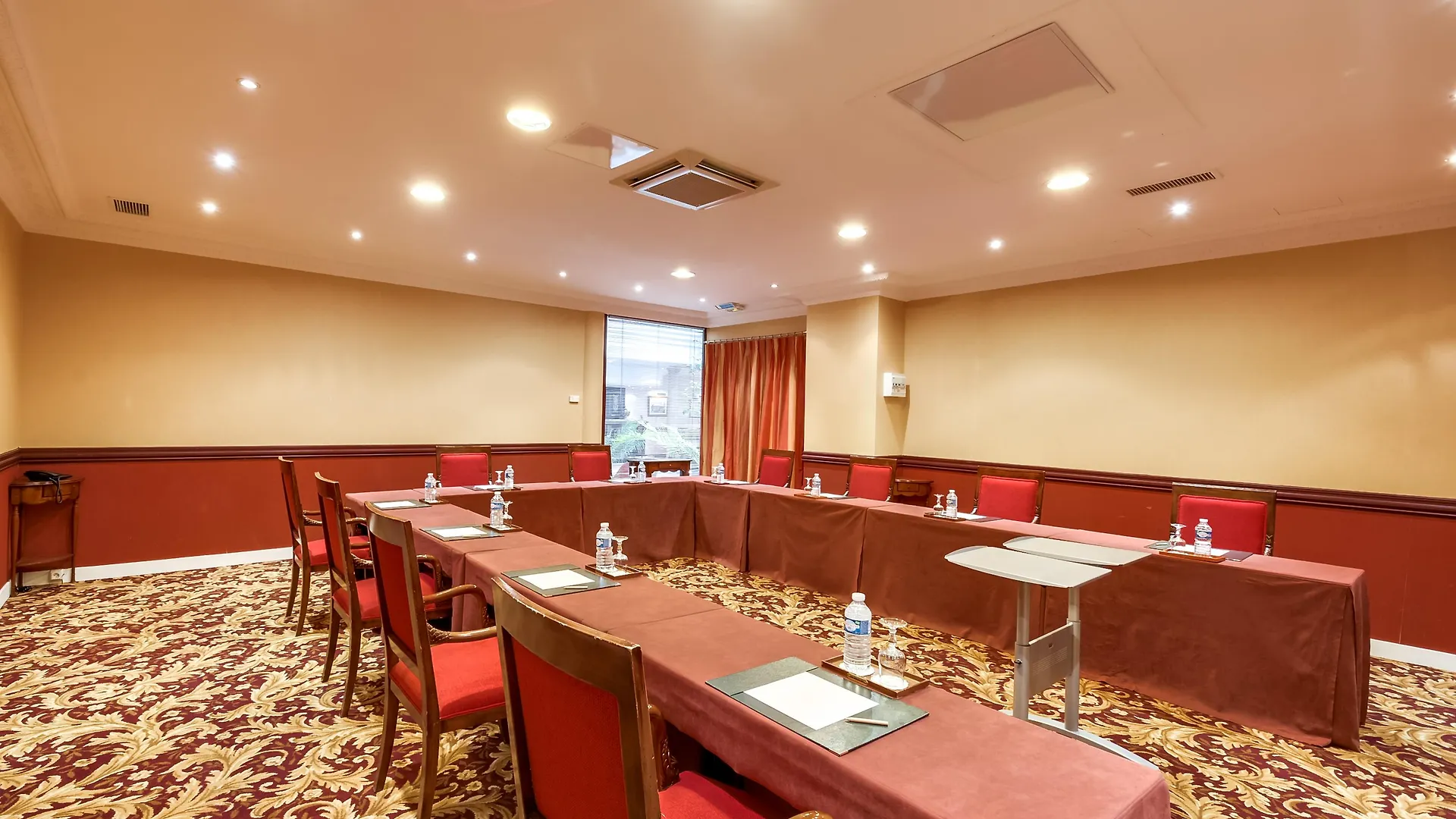 Beaumarchais Hotel 4*